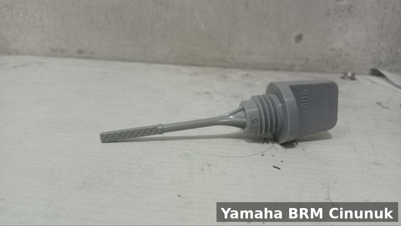 Tutup oli NMAX tercetak RECOMMEND 900 cm3. Foto bengkel BRM Cinunuk.